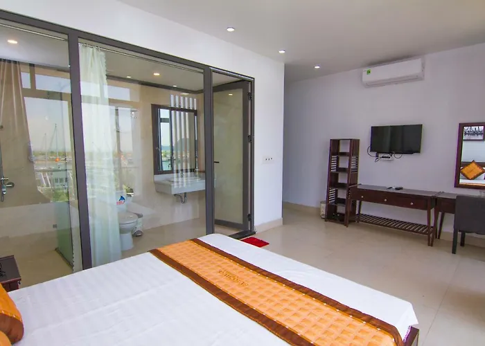 Sunshine Tuan Chau Hotel